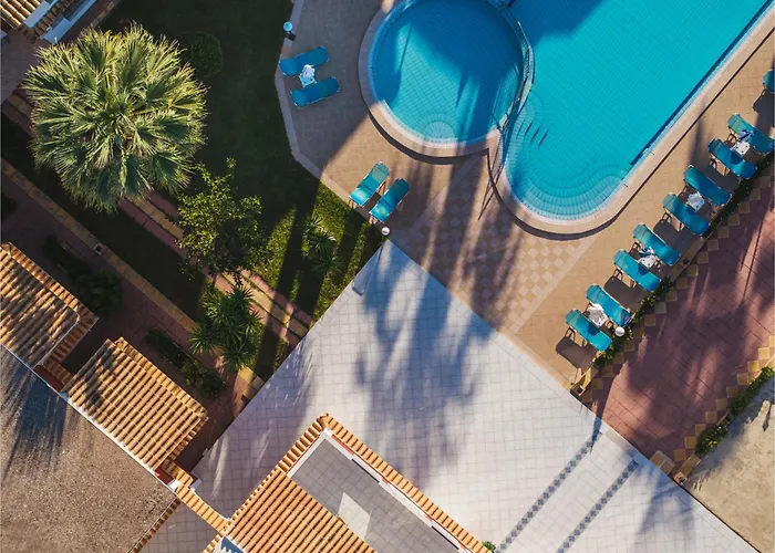 Yakinthos Hotel