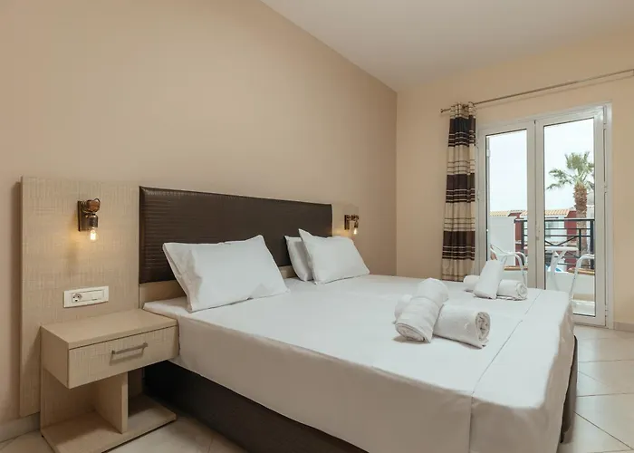Yakinthos Hotel