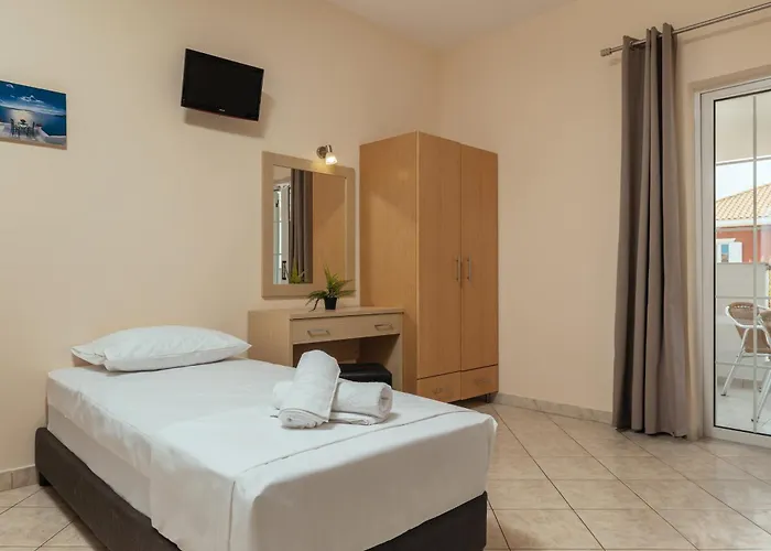Yakinthos Hotel 3*