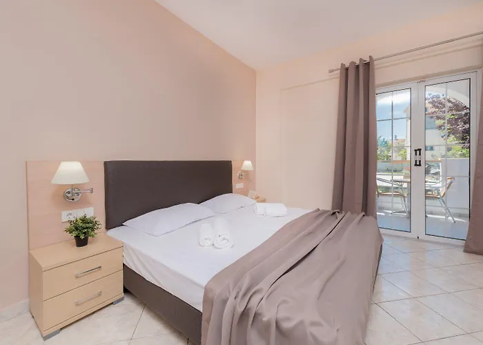 Yakinthos 3* Laganas